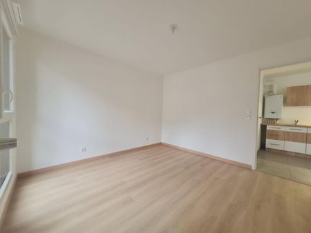 Location Appartement 2 pièces 40m² ST PIERRE EN FAUCIGNY 74800 - Photo 2