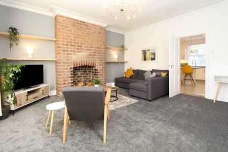 4 bedroom terraced house to rent - Photo 5