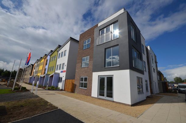 January Courtyard, The Staiths, Gateshead, NE8 - Photo 1