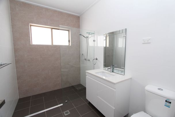 Modern villa in convenient location - Photo 1