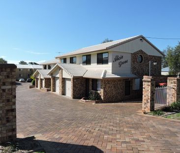 Great Location - Two Bedrooms plus Study Nook! $450 pw Increasing i... - Photo 2