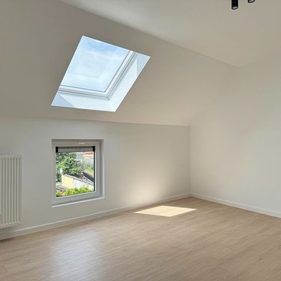 BIJNA PASSIEF-NIEUWBOUWWONING MET 4 SLP TE HUUR (dichtbij U. - Foto 1