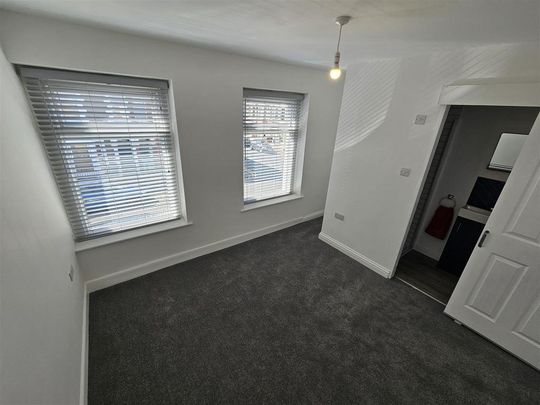 3 bedroom end of terrace house to rent - Photo 1