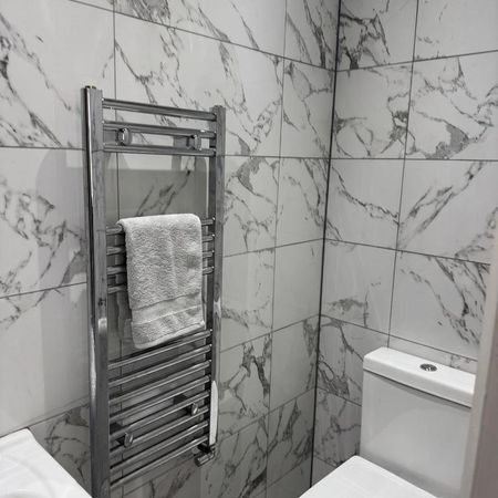 1 bedroom in a house share to rent - Photo 3