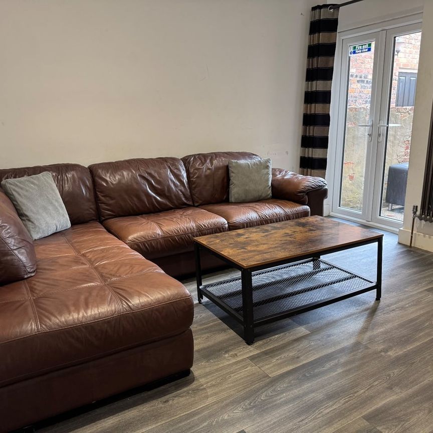 6 Bed Terraced House, Filey Road, M14 - Photo 1