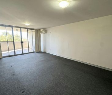 TWO BEDROOM APARTMENT IN THE HEART OF BANKSTOWN CBD - Photo 5