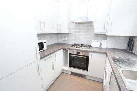 3 bedroom flat to rent - Photo 5