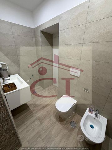 Mini-appartamento con terrazzo arredato - Photo 3