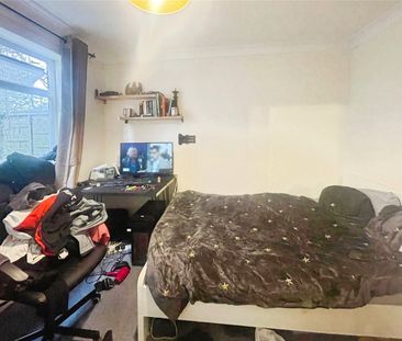 Nobles Way, Egham, Surrey, TW20 9RJ - Photo 5