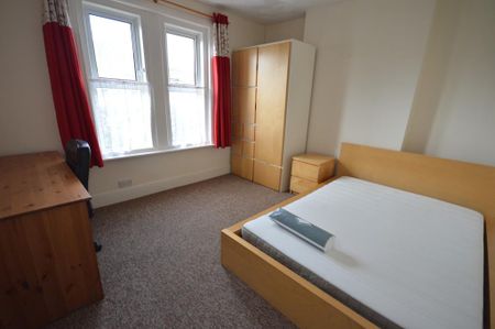 4 bedroom detached house to rent - Photo 4