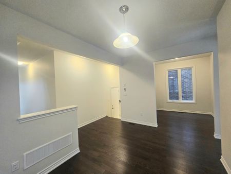 For Lease - 31 Phoenix Boulevard, Barrie, Ontario - Photo 4