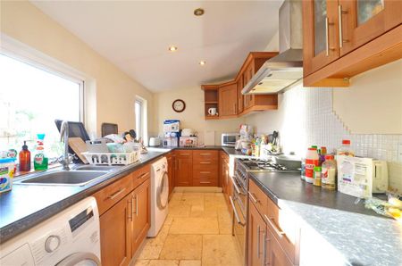 4 bedroom terraced house to rent - Photo 5