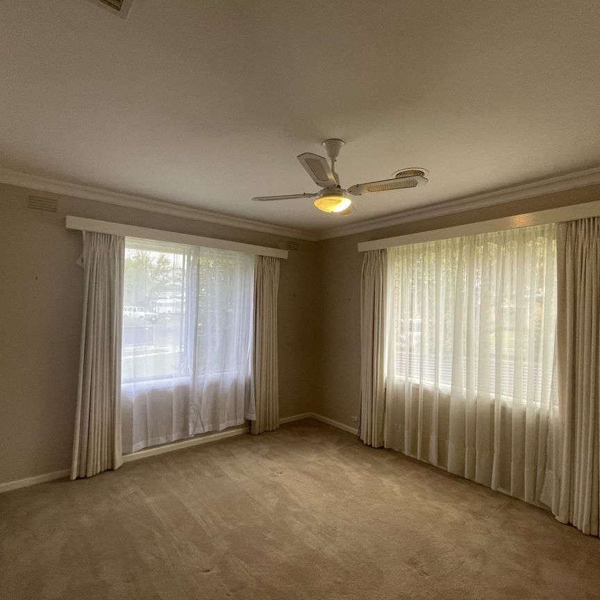COMFORTABLE FAMILY HOME ! - Photo 1