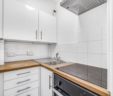 Shepherds Bush Green, London, W12 - Photo 3