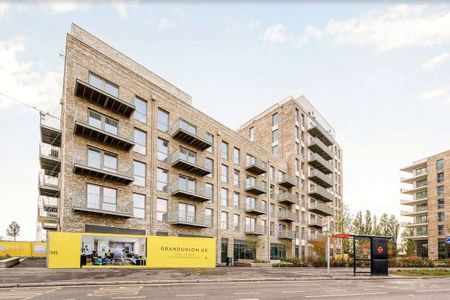A fantastic studio apartment with balcony. - Photo 2