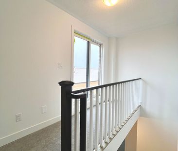 Townhouse For Lease | N8129918 - Photo 6