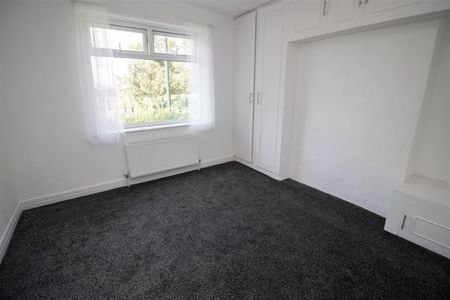 3 Bedroom Flat - First Floor - Photo 2