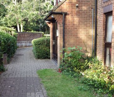 Studio Flat, Tremona Court, SO16 - Photo 1