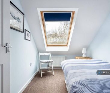 3 bedroom semi-detached house to rent - Photo 5