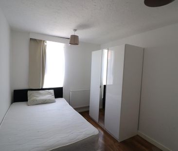 4 bedroom property to rent - Photo 1