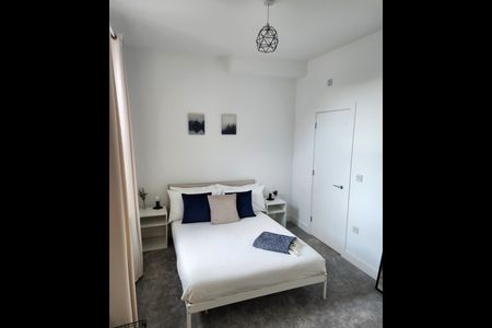 3 Bed Flat, Bath Road, BS4 - Photo 3