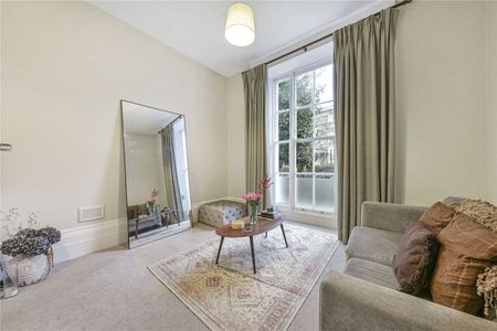 A well presented one bedroom apartment on the raised ground floor of this period conversion. - Photo 3