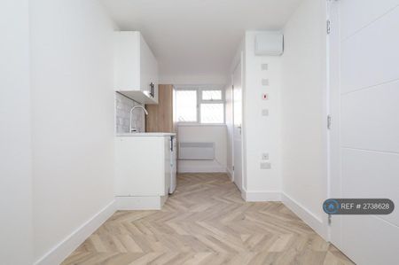 Studio to rent - Photo 4