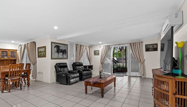 Carseldine - Photo 1