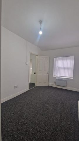 4 bedroom flat to rent - Photo 4