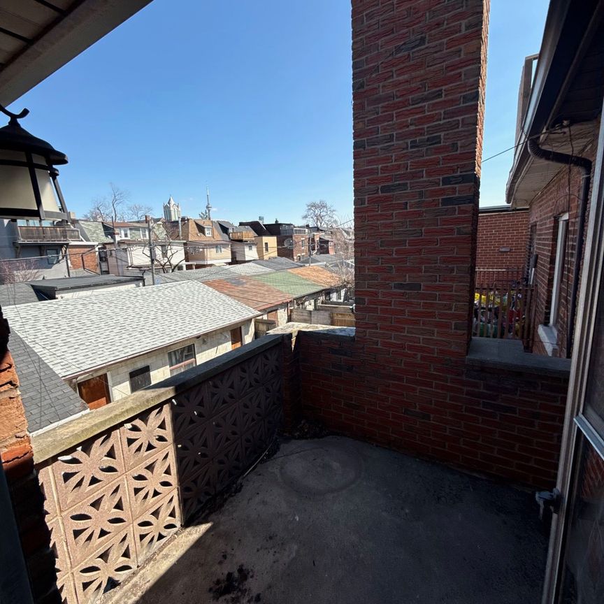 For Lease - 159 Montrose Avenue Unit# 2, Toronto, Ontario - Photo 1