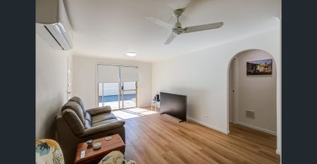 Newly Renovated 2 Bedroom Duplex Located in Studio Village - Photo 4