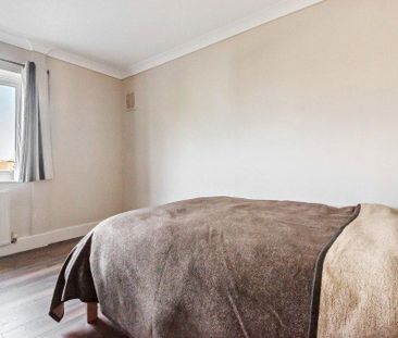 3 bedroom flat to rent - Photo 4