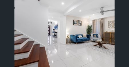 5-Bedroom, Ducted Air, Full Solar Power, and Battery Storage, in Helensvale !! - Photo 2