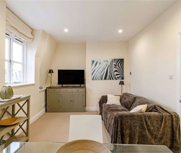 A beautifully presented one bedroom flat situated in a highly desir... - Photo 2