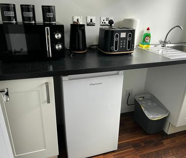 1 Bed Flat, Demesne Road, SM6 - Photo 2