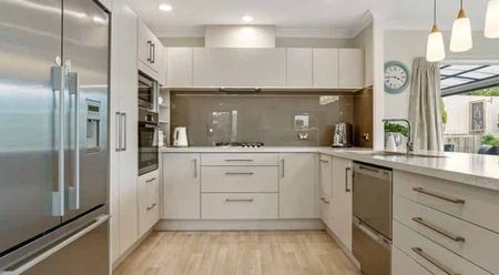 Spacious Family Home in Sought-After Bethlehem-$900 per week - Photo 4