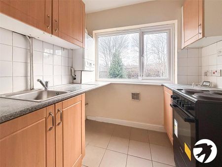 2 bedroom maisonette to rent - Photo 4