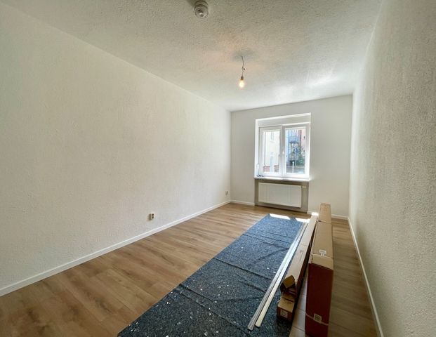 3-Zimmer zum VERLIEBEN! Praktischer Schnitt, Hochparterre und Bad mit Wanne und Dusche - Photo 1