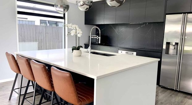 Fully Furnished Stunning Modern Family Home in Quiet Subdivision! - Photo 1