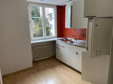 Helle Altbauwohnung an zentraler Lage - Photo 2