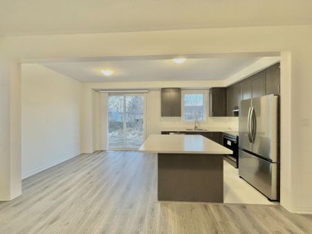 For Lease - 65 Kirkwood Way, Barrie, Ontario - Photo 4