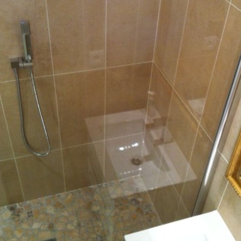 A Louer appartement de 65 m² entièrement meublé dans centre historique de Pézenas. - Photo 2