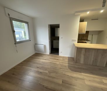 A LOUER - Studio refait à neuf et moderne de 28m² - Photo 2