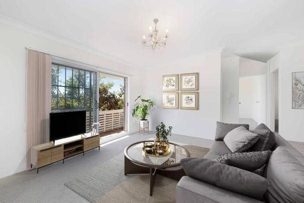 Airy Apartment With Lock Up Garage - Photo 1