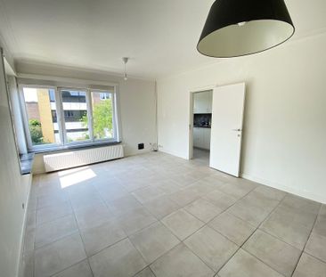 PRACHTIG GERENOVEERD HOEKAPPARTEMENT MET 2 SLAAPKAMERS, GARAGE EN T... - Photo 6