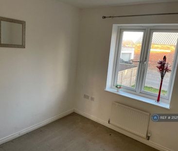 3 bedroom semi-detached house to rent - Photo 4