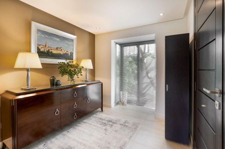 Luxury Townhouse for rent in The Golden Mile, Marbella, Andalusia - Photo 2