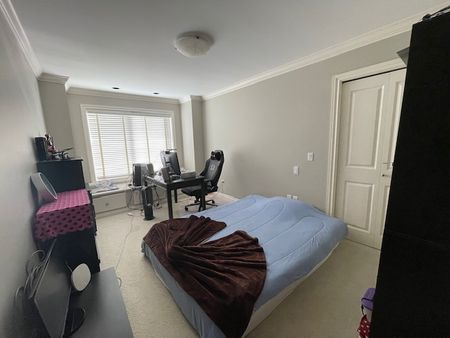 4 Bedrooms /4 Baths Upper House in Chantrell Park - Photo 4