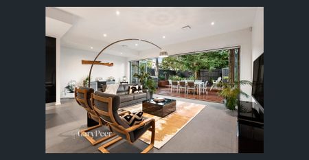 Contemporary Luxury with Generous Proportions ! - Photo 4