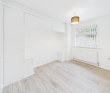 2 bedroom Semi-detached bungalow to rent - Photo 5